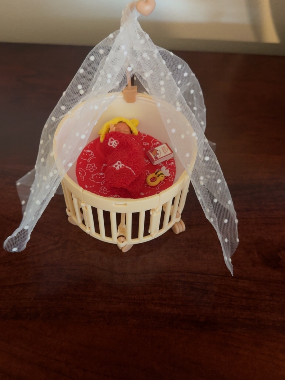 Zuru My mini baby…. Disney series Winnie the Pooh round crib.